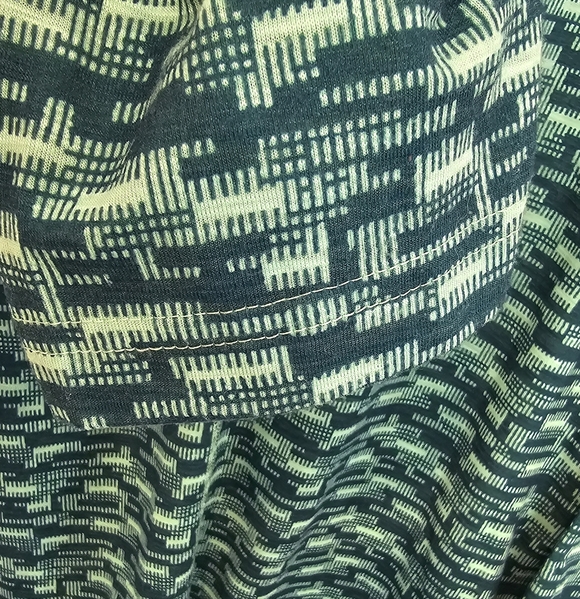 L.L. Bean Teal and Mint Women's Textured 3/4 Sleeve Top Size--Medium - Picture 4 of 4